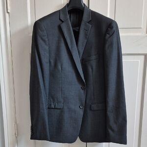 Men's Classic Gray suit - 44R, 36W x 30L